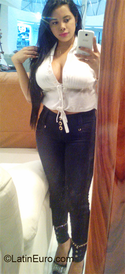 Date this athletic Colombia girl Valeria from Pereira CO17620