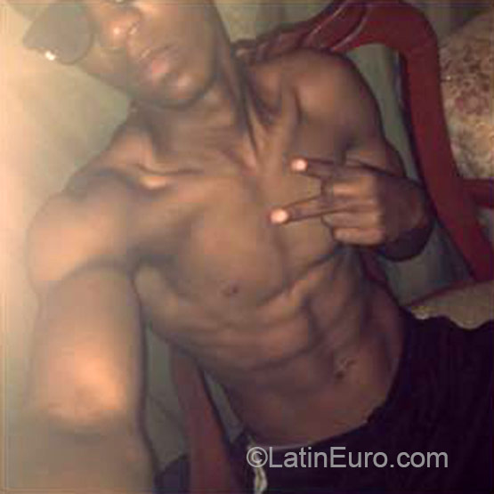 Date this foxy Dominican Republic man Antoni from Santiago DO22495