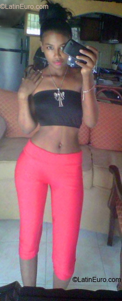 Date this young Dominican Republic girl Yoamia from Santo Domingo DO22954