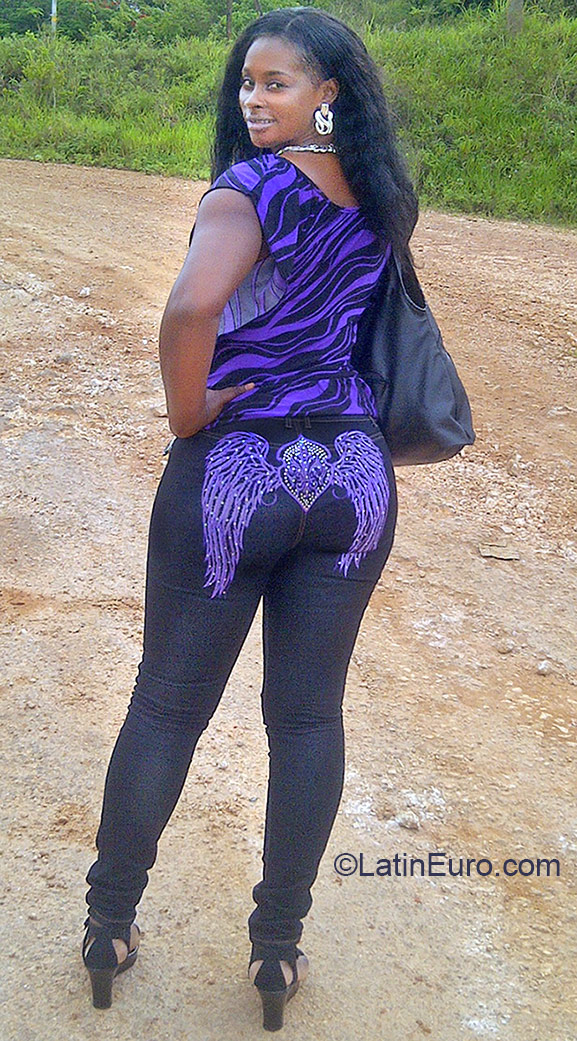 Date this attractive Jamaica girl Dahla from Kingston JM2087