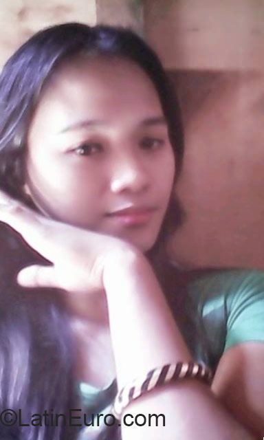 Date this attractive Philippines girl Jen from Manila PH798