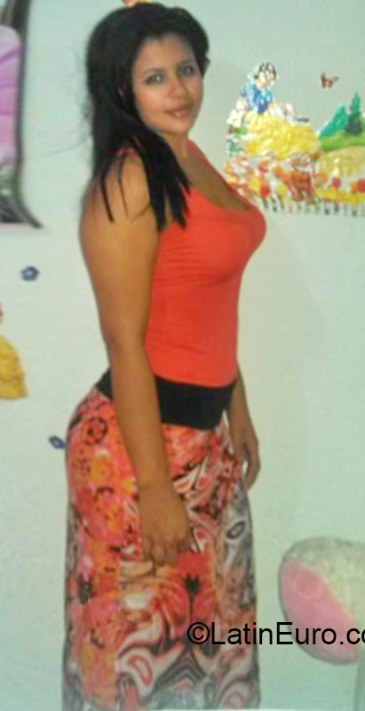 Date this gorgeous Colombia girl Fernanda from Caucasia CO17714