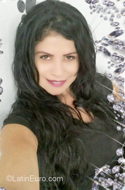 Date this georgeous Colombia girl Olgalu from Bucaramanga CO17732