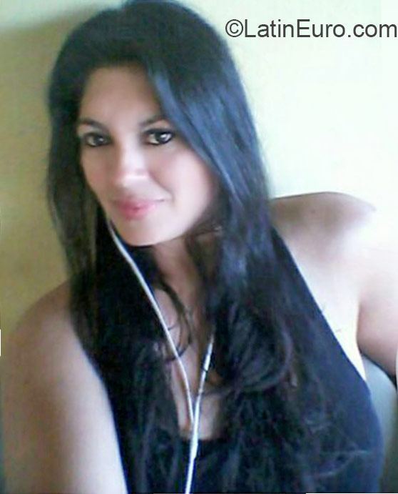 Date this sultry Honduras girl Lorena from San Pedro Sula HN1587