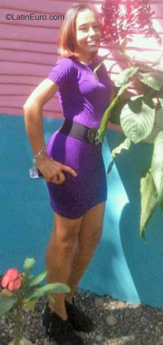 Date this pretty Dominican Republic girl Evelyn Rosario from Provincia Duarte DO22709
