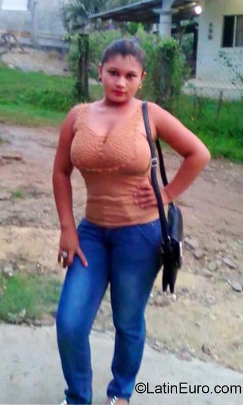 Date this passionate Honduras girl Claudia from Tegucigalpa HN1593
