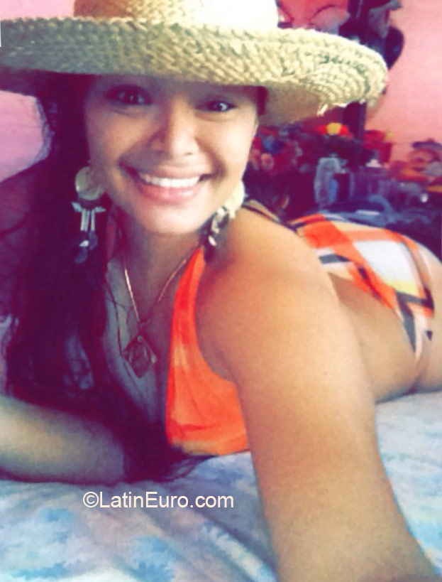 Date this happy Honduras girl Suyapa from Tela Atlantida HN1595