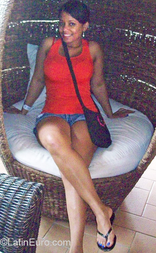 Date this delightful Dominican Republic girl Natalie from Santiago DO22740