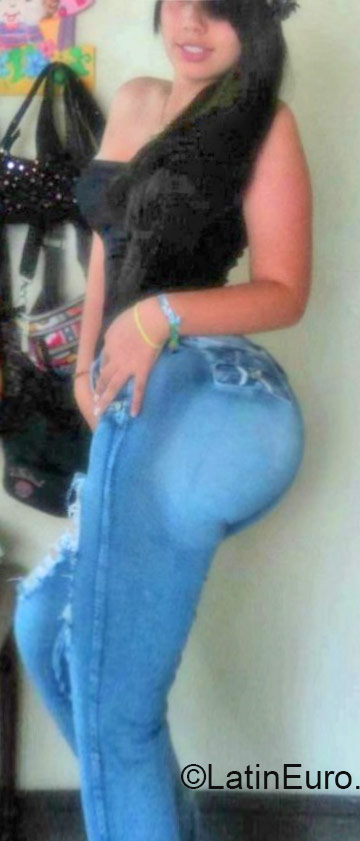 Date this foxy Colombia girl Rocio from Medellin CL87