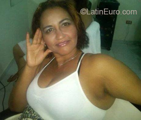 Date this lovely Dominican Republic girl Nena from Santo Domingo DO22745