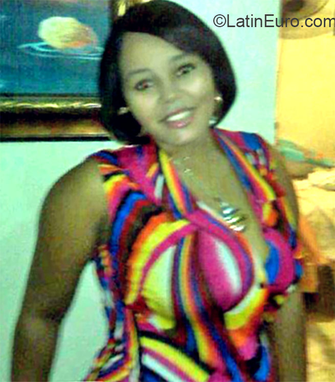 Date this stunning Dominican Republic girl Libalkis from Santo Domingo DO22749