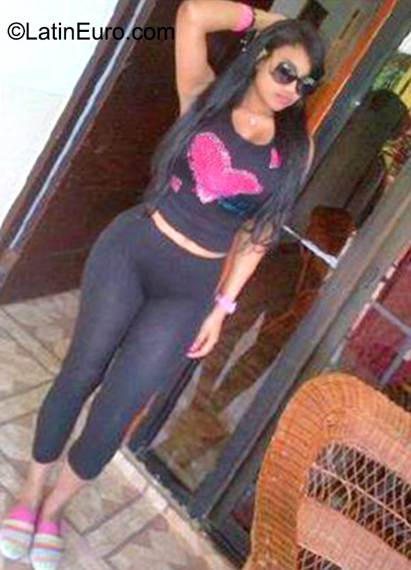 Date this nice looking Dominican Republic girl Samantha from Puerto Plata DO22855
