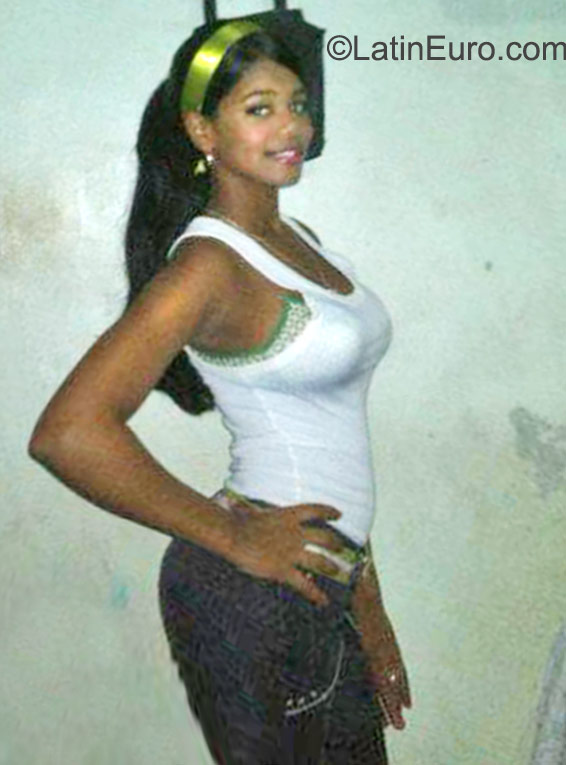 Date this pretty Dominican Republic girl Robali from Santo Domingo DO22859