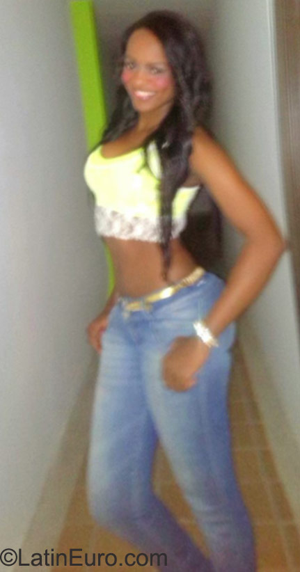 Date this good-looking Colombia girl Alejandra from Cali CO17828