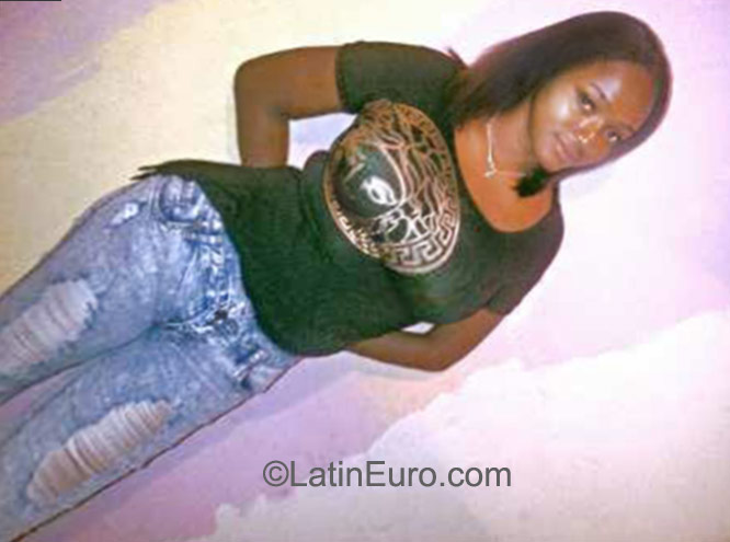 Date this attractive Dominican Republic girl Lina from Santo Domingo DO22929