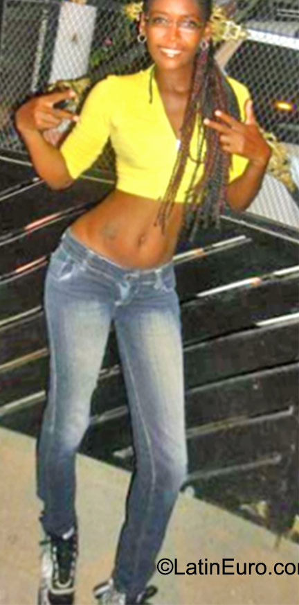Date this stunning Dominican Republic girl Yulisa from Santo Domingo DO22938