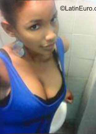 Date this nice looking Dominican Republic girl Yasleidy from Santo Domingo DO23000