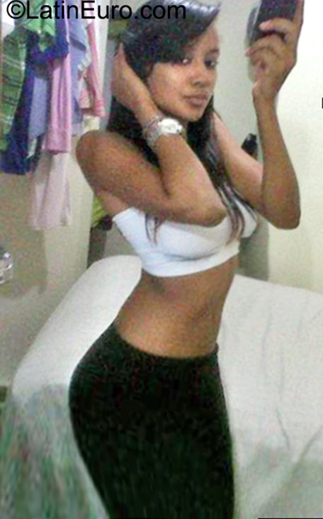 Date this voluptuous Dominican Republic girl Ana from Santo Domingo DO23013