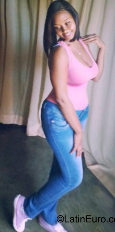 Date this foxy Dominican Republic girl Leidi from Higuey DO23070