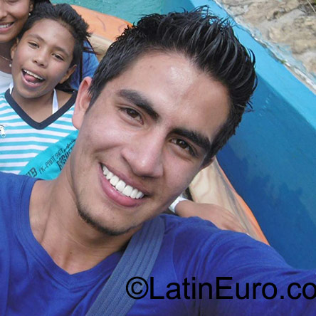 Date this beautiful Colombia man Esteven from Bogota CO17936