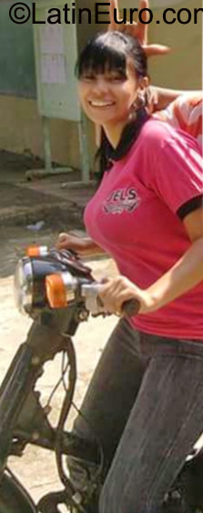 Date this foxy Dominican Republic girl Meirelis from Santo Domingo DO23095