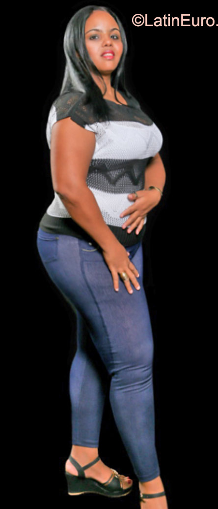 Date this georgeous Dominican Republic girl Flor from Santo Domingo DO23131
