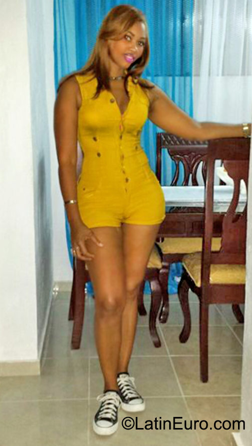 Date this beautiful Dominican Republic girl Sonia from Santo Domingo DO23141