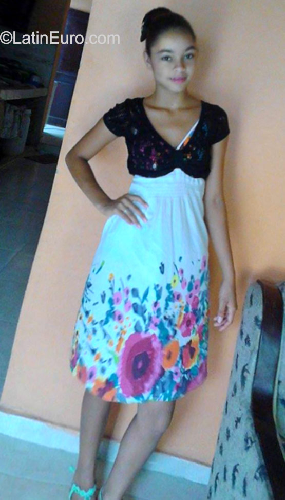 Date this charming Dominican Republic girl Albaares from Santo Domingo DO23192