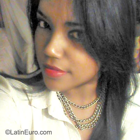 Date this lovely Dominican Republic girl Dary from Santo Domingo DO23289