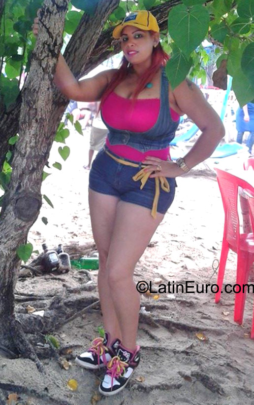 Date this sultry Dominican Republic girl Claribel from Santo Domingo DO23354