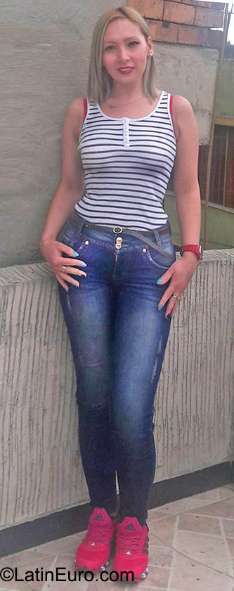 Date this stunning Colombia girl Yolie from Bogota CO18067