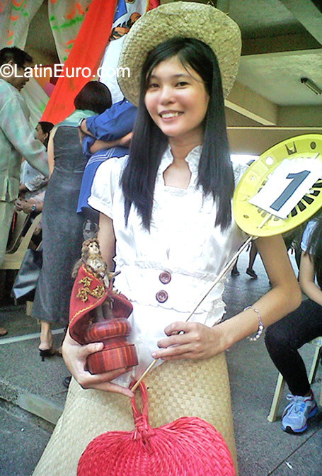 Date this passionate Philippines girl Nicole from Manila PH820