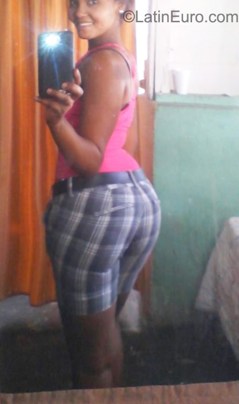Date this hard body Dominican Republic girl Krisie from Santo Domingo DO23422