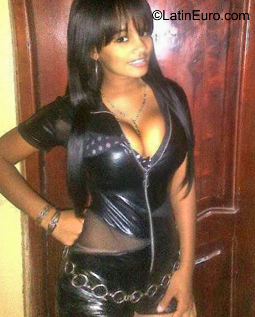 Date this charming Dominican Republic girl Brenda from Santo Domingo DO23506