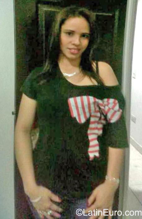 Date this tall Colombia girl Ana Maria from Bogota CO18146