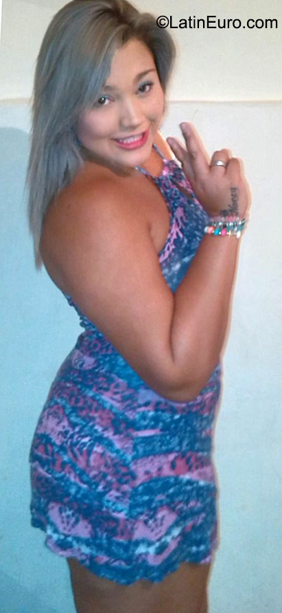 Date this charming Colombia girl Jhoana from Medellin CO18155