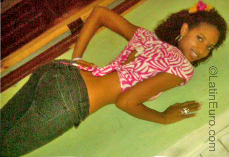 Date this foxy Dominican Republic girl Shedelan from Santo Domingo DO23598
