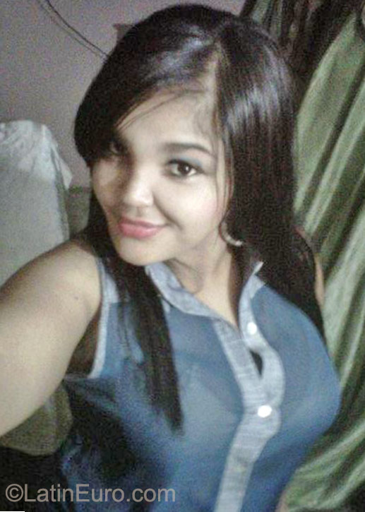 Date this nice looking Dominican Republic girl  from Santiago DO23614