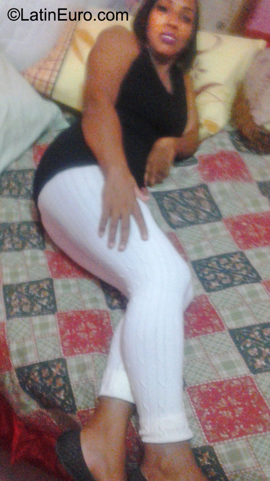 Date this athletic Dominican Republic girl Magy from Santo Domingo DO23622