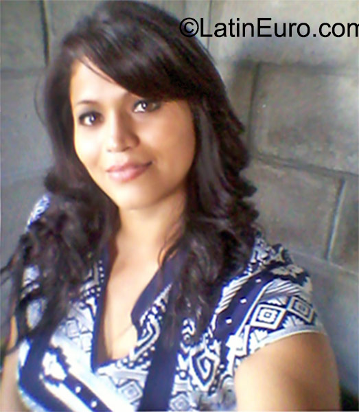 Date this good-looking Honduras girl Delmi from Tegucigalpa HN1772