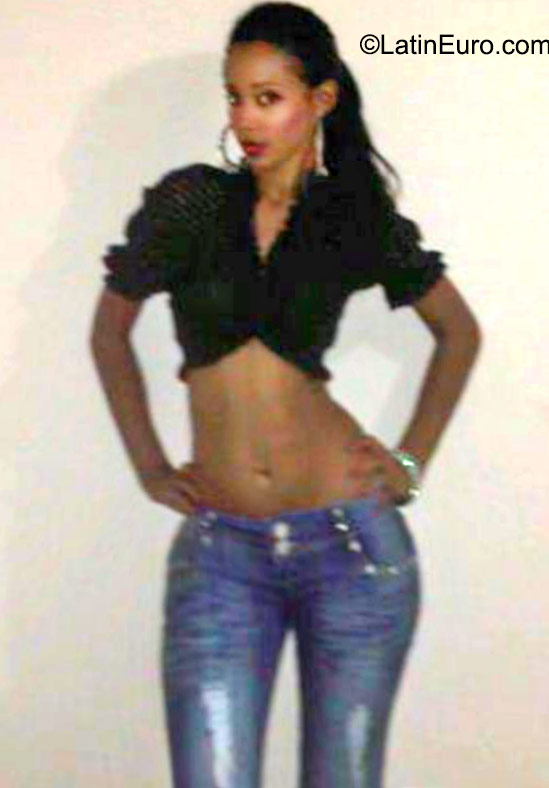 Date this foxy Dominican Republic girl Yenie from Higuey DO23646