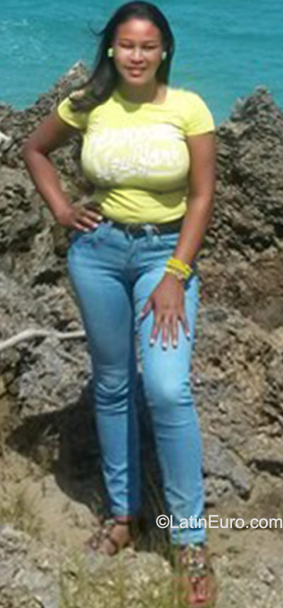 Date this pretty Dominican Republic girl Yuly from Santiago DO23661