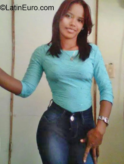 Date this passionate Dominican Republic girl Laudie from Santo Domingo DO23687