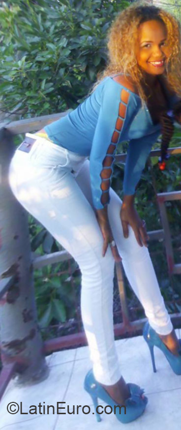 Date this good-looking Dominican Republic girl Rosa elizabeth from moca DO23696
