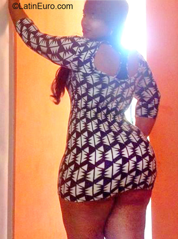 Date this stunning Dominican Republic girl Elizabeth from Santiago DO23698