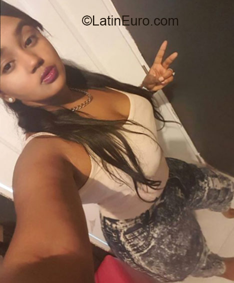Date this exotic Dominican Republic girl Shuly from Santiago DO23731