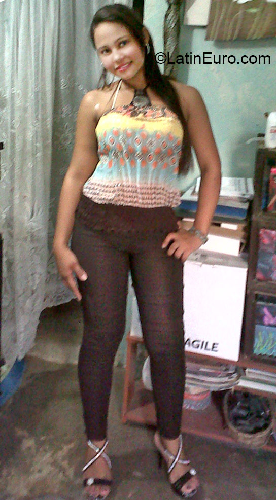 Date this hard body Colombia girl July from Santa Marta CO18233