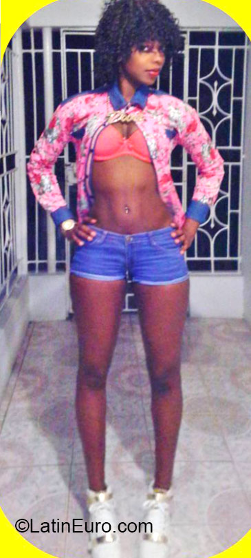 Date this lovely Jamaica girl Yenique from Kingston JM2193