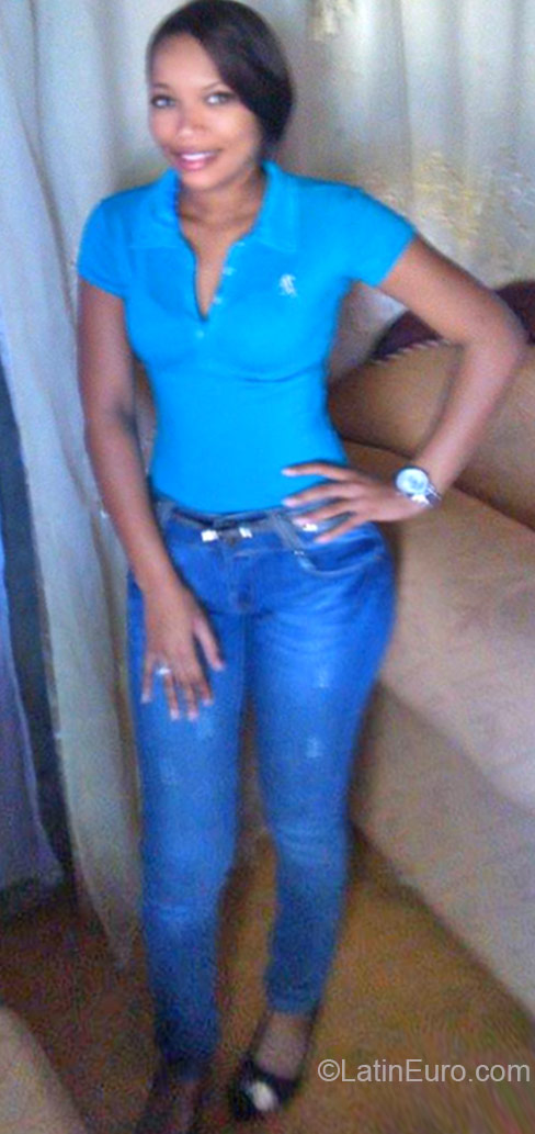 Date this good-looking Dominican Republic girl Berenice from Santo Domingo DO23802