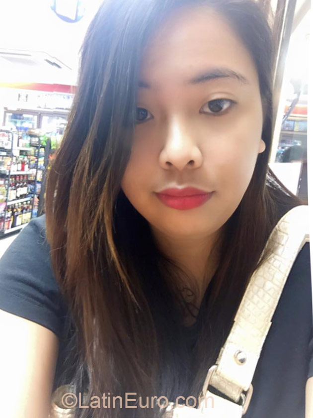 Date this gorgeous Philippines girl Risa from Manila PH835